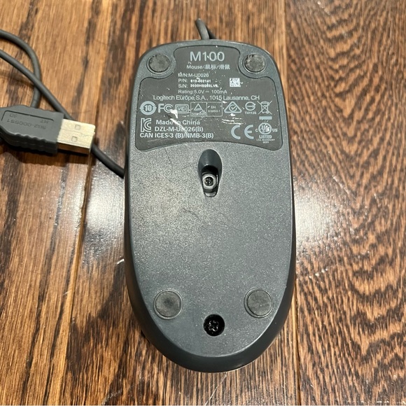 {Logitech} Wired Mouse M100 - Picture 3 of 3